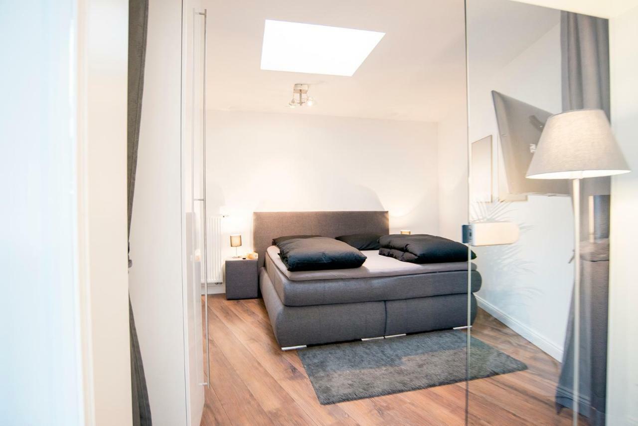 White Lofty Und White Appartement *